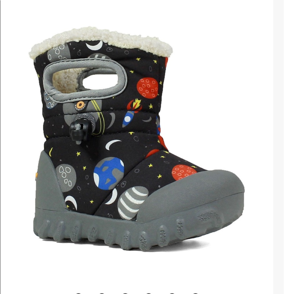 ISO Toddler Size 7 Bogs Moc Toe Style